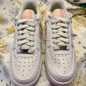Woman’s Air force One with pink swoop